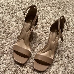 Kelly & Katie size 11 women’s tan nude sandals like new!